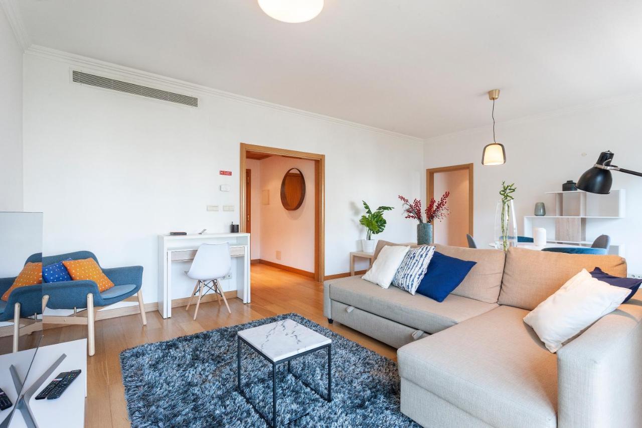Appartamento Orient - Modern, Spacious And Sunny! By The River!