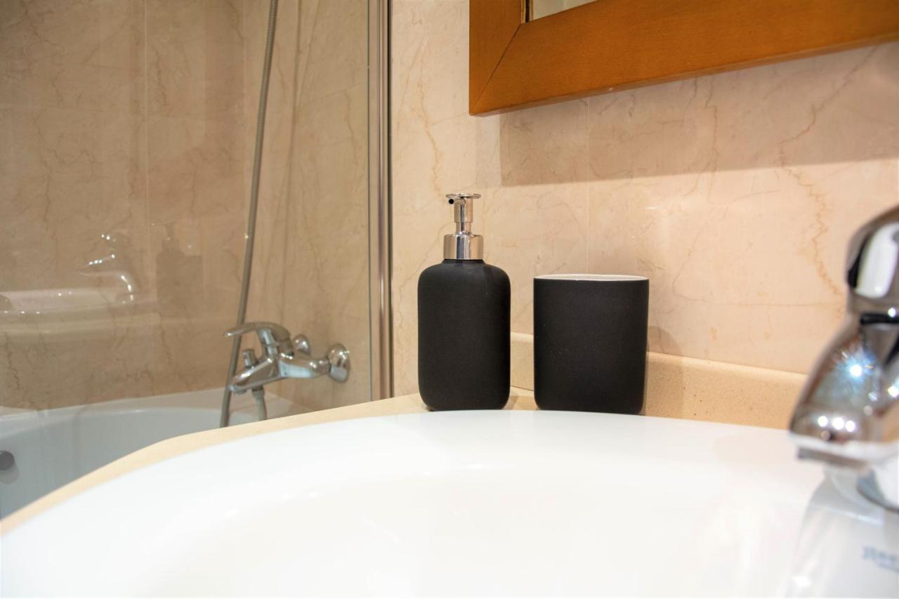 Appartamento Orient - Modern, Spacious And Sunny! By The River!