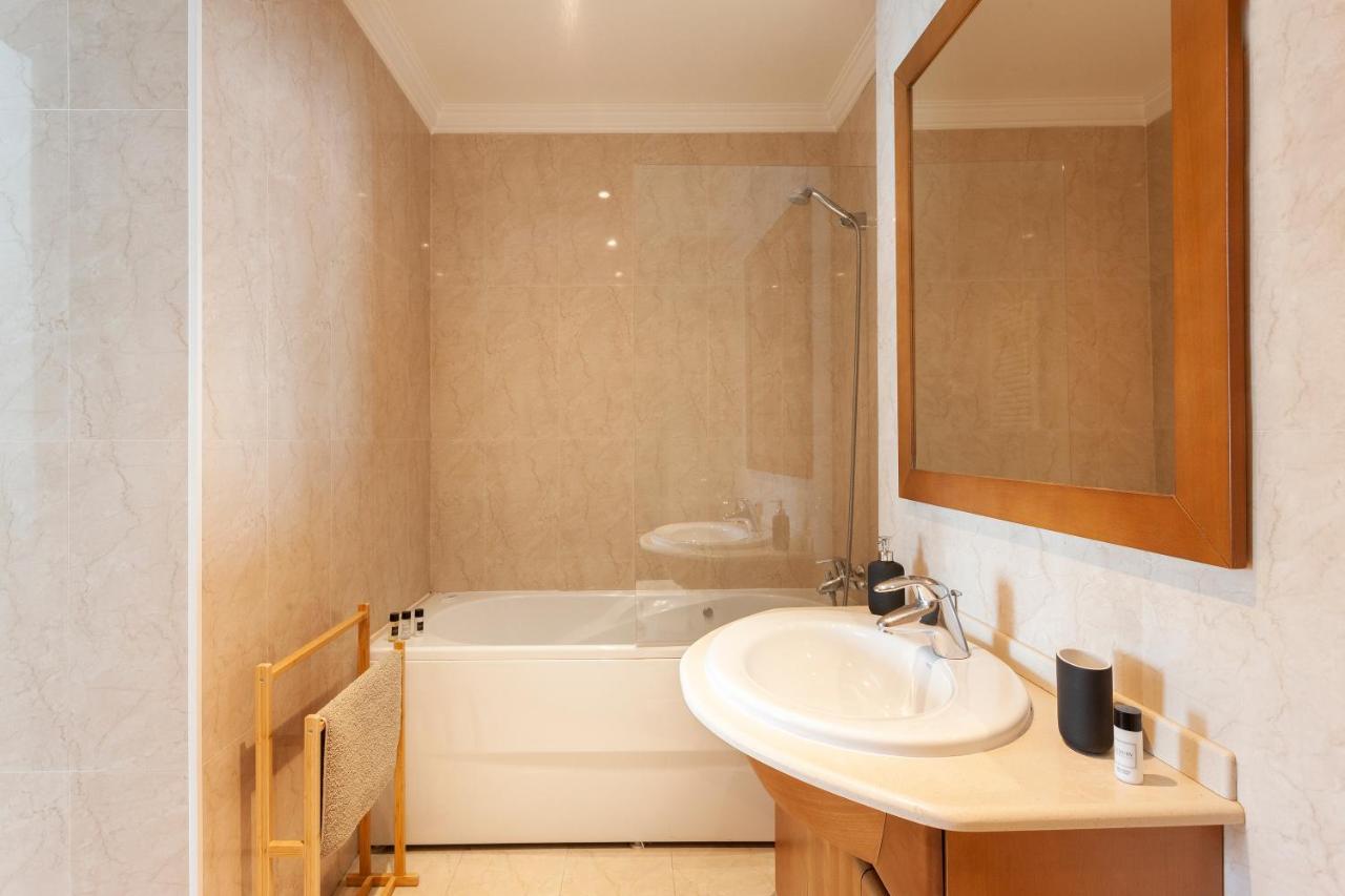 Apartment Orient - Modern, Spacious And Sunny! By The River!